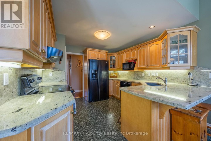 Photo 6 at 11 Woodside Drive, Tillsonburg Photo 6 at 11 Woodside Drive, Tillsonburg