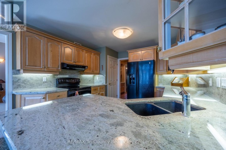 Photo 7 at 11 Woodside Drive, Tillsonburg Photo 7 at 11 Woodside Drive, Tillsonburg