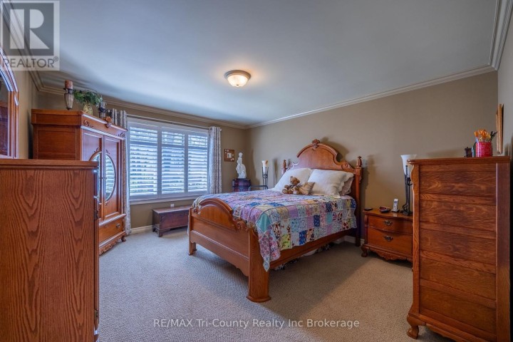 Photo 9 at 11 Woodside Drive, Tillsonburg Photo 9 at 11 Woodside Drive, Tillsonburg