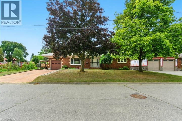 Photo 3 at 10 Sheffield Avenue, Brantford Photo 3 at 10 Sheffield Avenue, Brantford