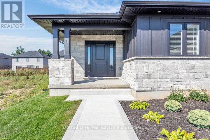 Photo 2 at 16 Walnut Drive, Tillsonburg Photo 2 at 16 Walnut Drive, Tillsonburg