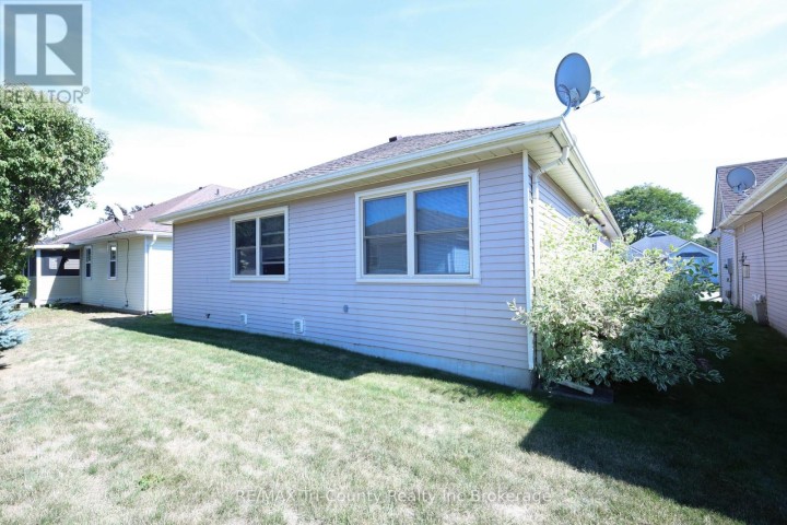 Photo 30 at 20 Edwin Crescent, Tillsonburg Photo 30 at 20 Edwin Crescent, Tillsonburg