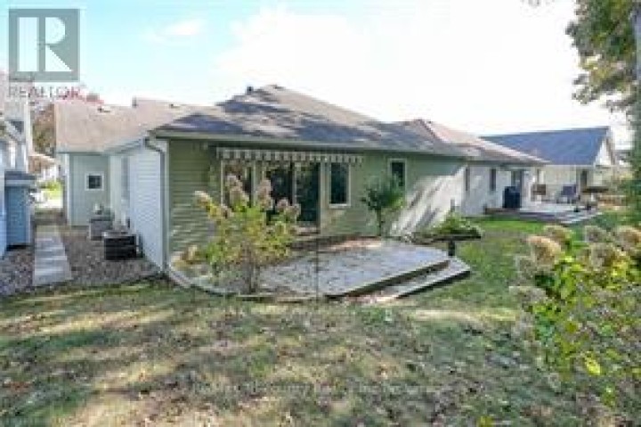 Photo 3 at 18 Wilkins Crescent, Tillsonburg Photo 3 at 18 Wilkins Crescent, Tillsonburg