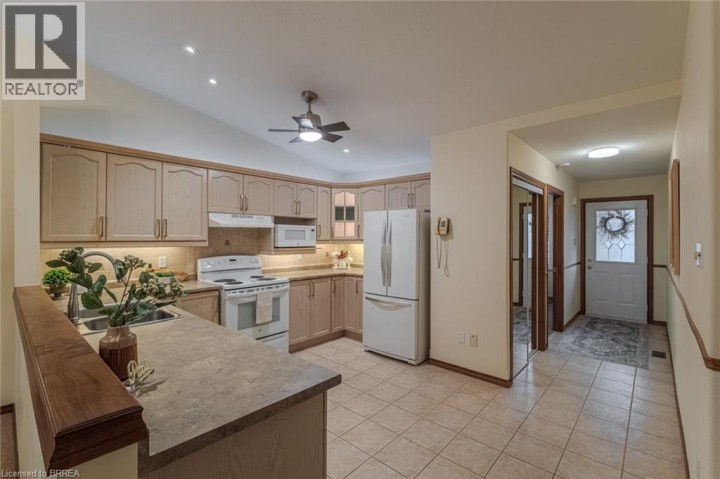 Photo 9 at 19 HANLON Place 36, Innerkip, Woodstock Photo 9 at 19 HANLON Place 36, Innerkip, Woodstock