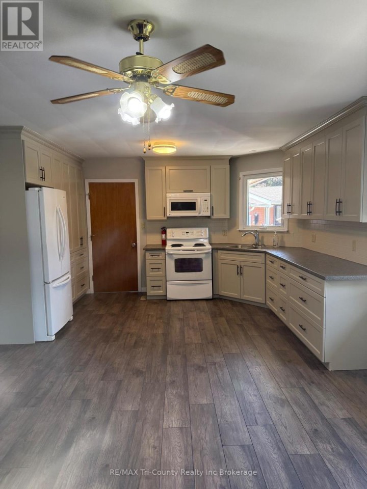 Photo 2 at 20 Fairfield Crescent, Tillsonburg Photo 2 at 20 Fairfield Crescent, Tillsonburg