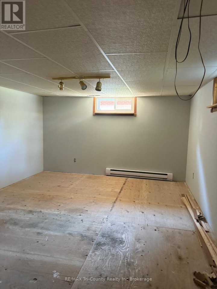 Photo 9 at 20 Fairfield Crescent, Tillsonburg Photo 9 at 20 Fairfield Crescent, Tillsonburg