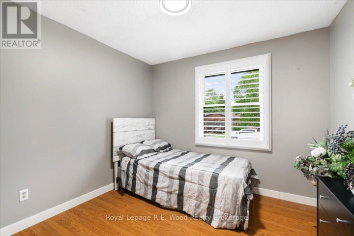 Photo 10 at 32 Devon Court, Tillsonburg Photo 10 at 32 Devon Court, Tillsonburg