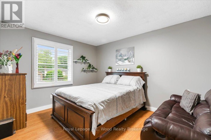 Photo 11 at 32 Devon Court, Tillsonburg Photo 11 at 32 Devon Court, Tillsonburg