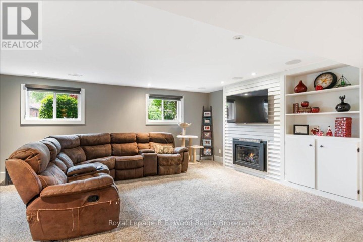 Photo 13 at 32 Devon Court, Tillsonburg Photo 13 at 32 Devon Court, Tillsonburg