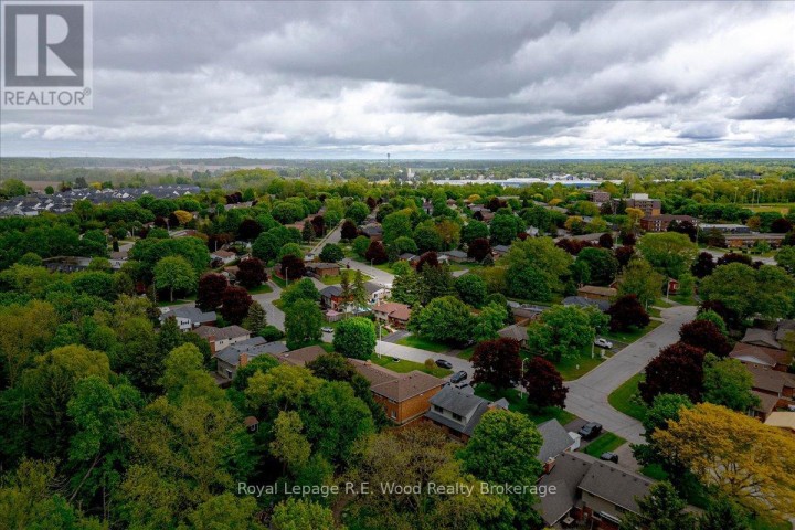 Photo 23 at 32 Devon Court, Tillsonburg Photo 23 at 32 Devon Court, Tillsonburg