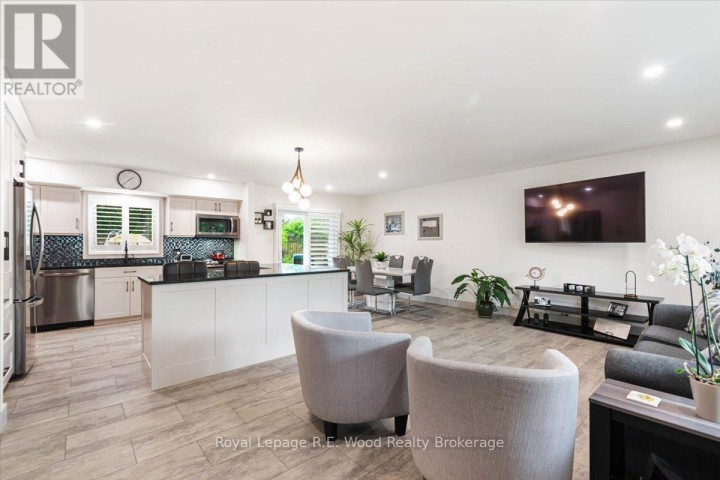 Photo 3 at 32 Devon Court, Tillsonburg Photo 3 at 32 Devon Court, Tillsonburg