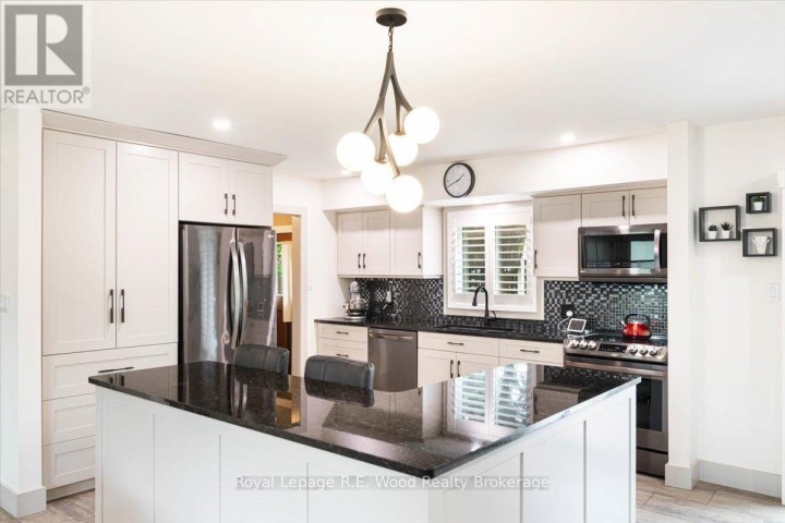 Photo 5 at 32 Devon Court, Tillsonburg Photo 5 at 32 Devon Court, Tillsonburg