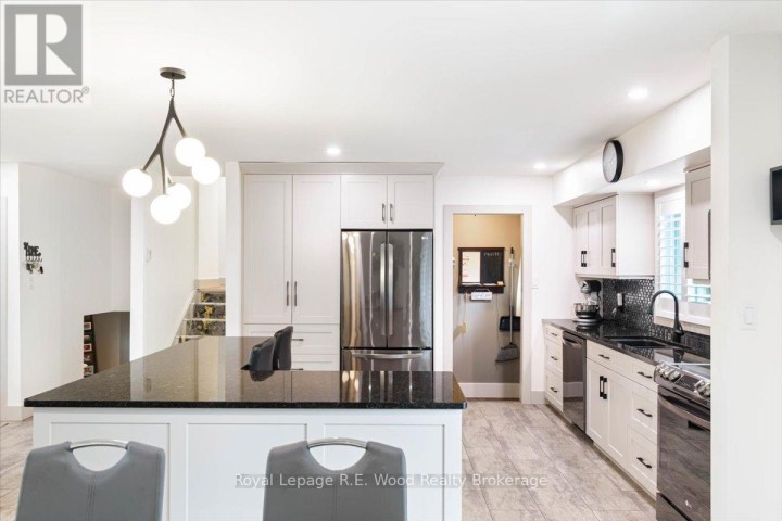 Photo 7 at 32 Devon Court, Tillsonburg Photo 7 at 32 Devon Court, Tillsonburg