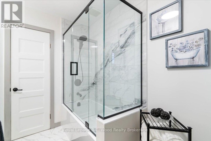 Photo 8 at 32 Devon Court, Tillsonburg Photo 8 at 32 Devon Court, Tillsonburg