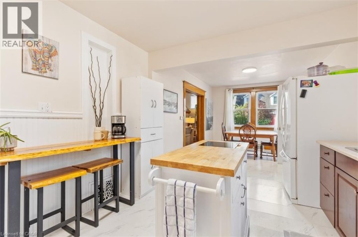 Photo 2 at 456 Waterloo Street S, Cambridge Photo 2 at 456 Waterloo Street S, Cambridge