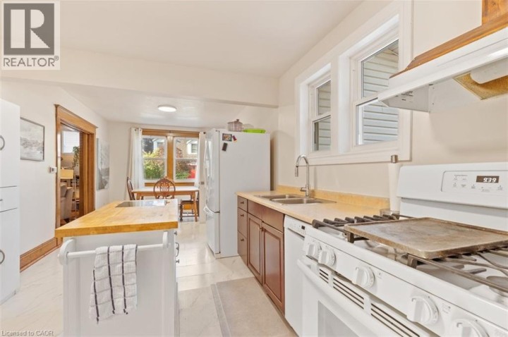 Photo 3 at 456 Waterloo Street S, Cambridge Photo 3 at 456 Waterloo Street S, Cambridge