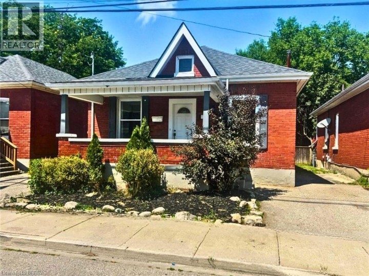 Photo 2 at 13 Salisbury Avenue, Brantford Photo 2 at 13 Salisbury Avenue, Brantford