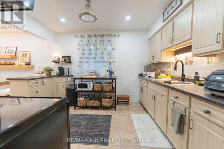 Photo 10 at 6 Camdon Court, Tillsonburg Photo 10 at 6 Camdon Court, Tillsonburg