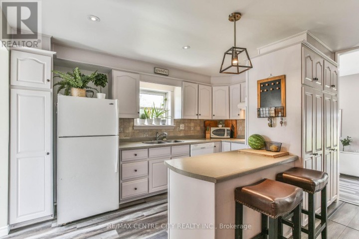 Photo 11 at 13 Potters Road N, Tillsonburg Photo 11 at 13 Potters Road N, Tillsonburg