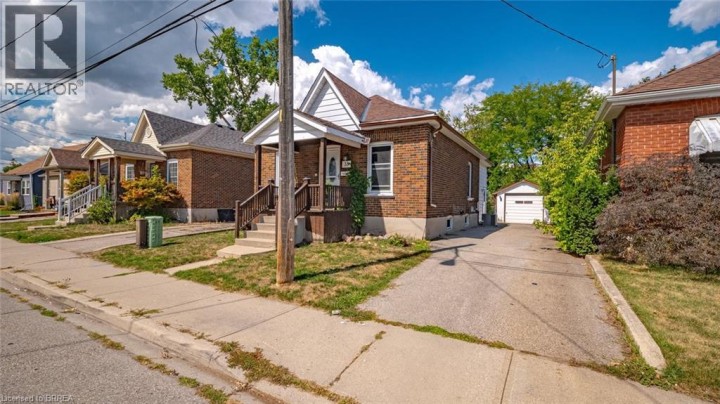 Photo 2 at 35 Salisbury Avenue, Brantford Photo 2 at 35 Salisbury Avenue, Brantford