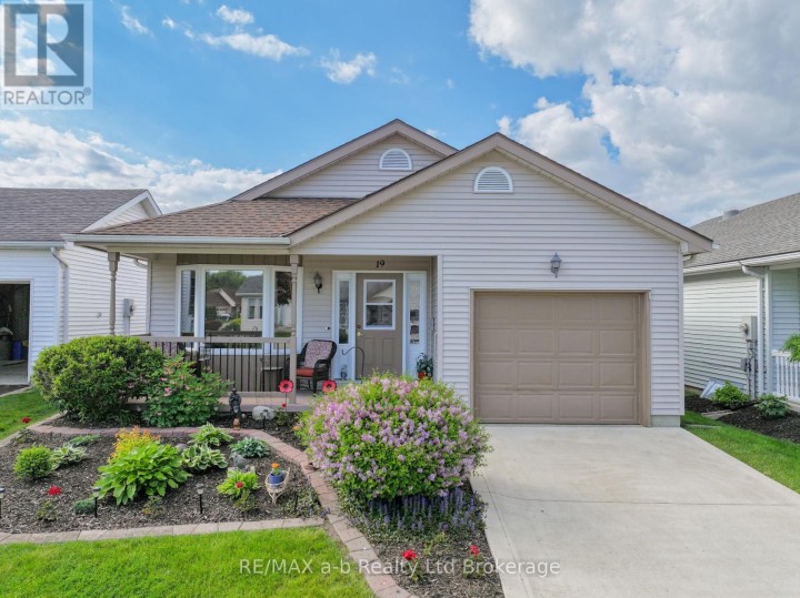 Photo 2 at 19 Brasher Drive, Tillsonburg Photo 2 at 19 Brasher Drive, Tillsonburg