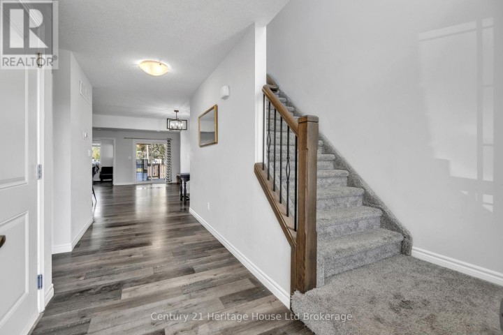 Photo 3 at 6 Sandy Court, Tillsonburg Photo 3 at 6 Sandy Court, Tillsonburg