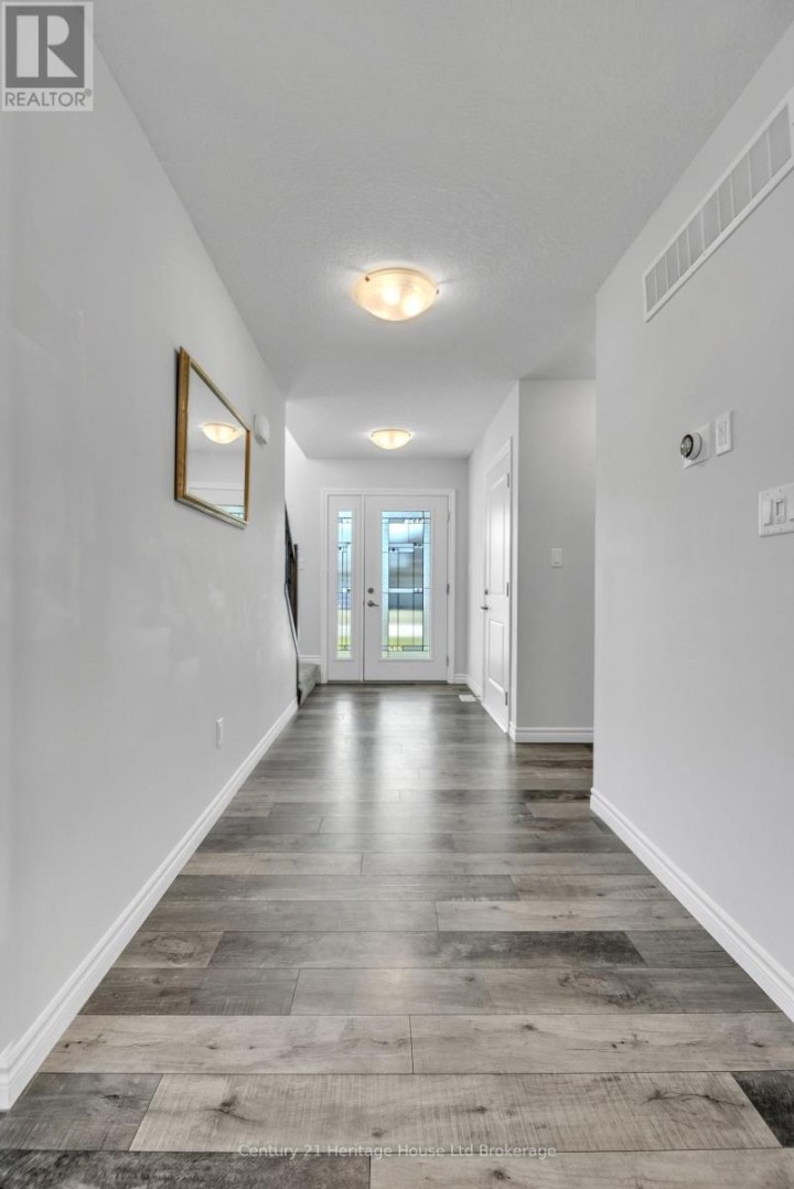 Photo 4 at 6 Sandy Court, Tillsonburg Photo 4 at 6 Sandy Court, Tillsonburg