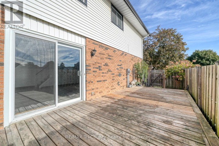 Photo 3 at 7 - 15 Devonshire Avenue, Tillsonburg Photo 3 at 7 - 15 Devonshire Avenue, Tillsonburg