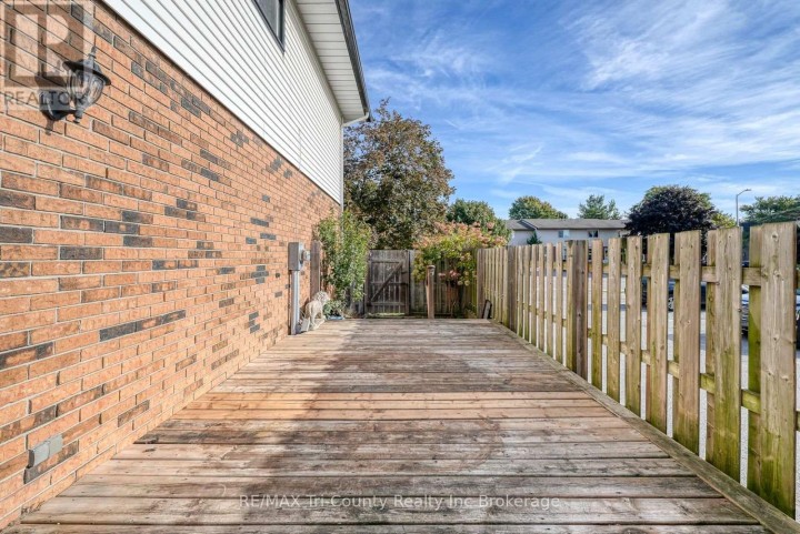 Photo 4 at 7 - 15 Devonshire Avenue, Tillsonburg Photo 4 at 7 - 15 Devonshire Avenue, Tillsonburg