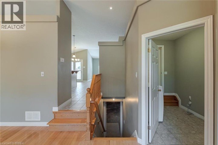 Photo 5 at 26 Macdonald Crescent, Brantford Photo 5 at 26 Macdonald Crescent, Brantford