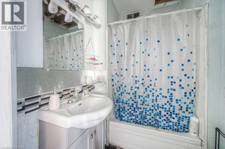 Photo 11 at 245 Ainslie Street S, Cambridge Photo 11 at 245 Ainslie Street S, Cambridge