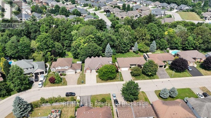 Photo 3 at 21 Windemere Avenue, Tillsonburg Photo 3 at 21 Windemere Avenue, Tillsonburg