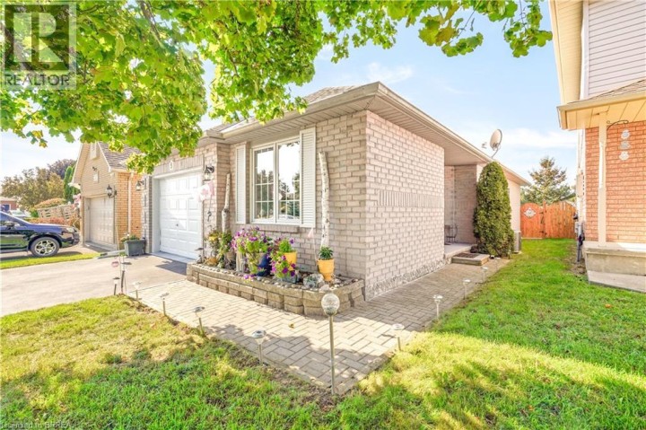 Photo 4 at 5 Anastasia Crescent, Brantford Photo 4 at 5 Anastasia Crescent, Brantford