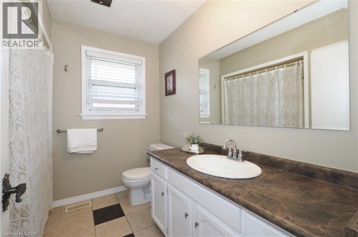 Photo 21 at 50 Earlscourt Crescent, Woodstock Photo 21 at 50 Earlscourt Crescent, Woodstock