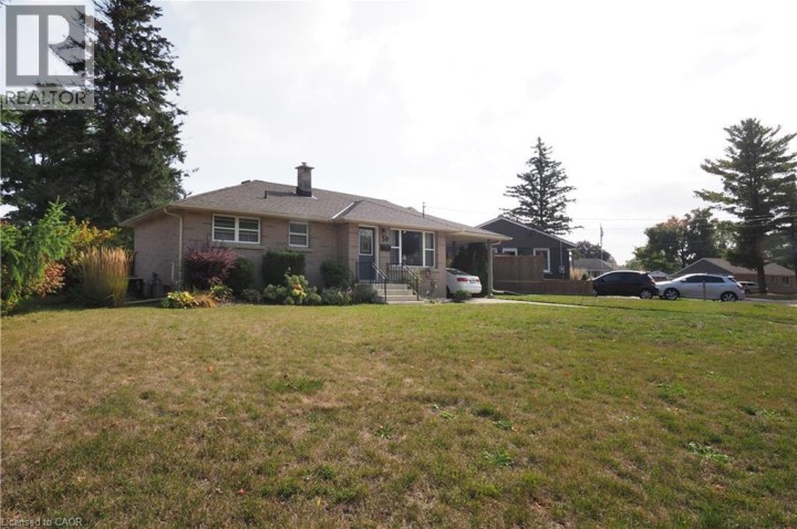 Photo 4 at 50 Earlscourt Crescent, Woodstock Photo 4 at 50 Earlscourt Crescent, Woodstock