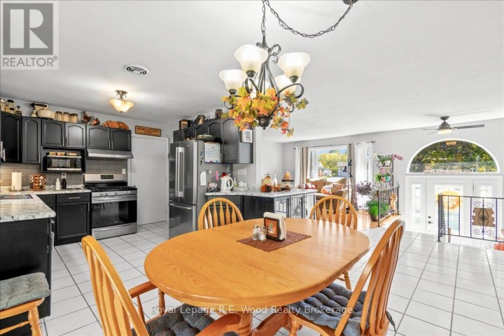 Photo 18 at 49 Dereham Drive, Tillsonburg Photo 18 at 49 Dereham Drive, Tillsonburg