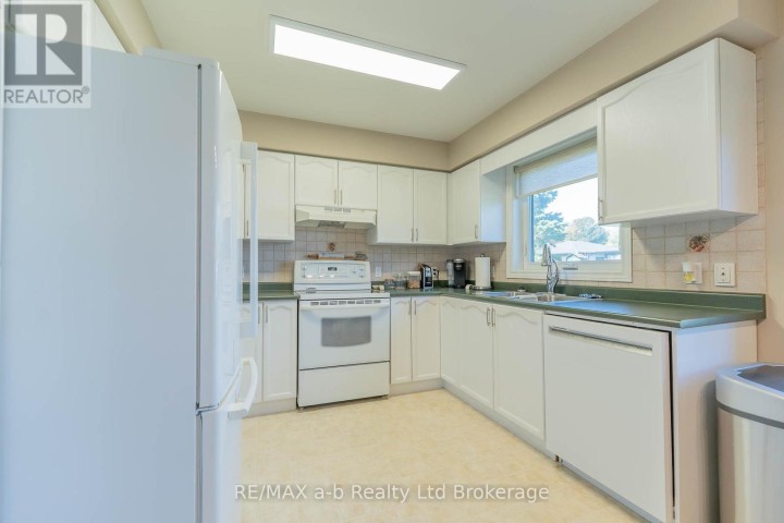 Photo 9 at 23 Armstrong Drive, Tillsonburg Photo 9 at 23 Armstrong Drive, Tillsonburg