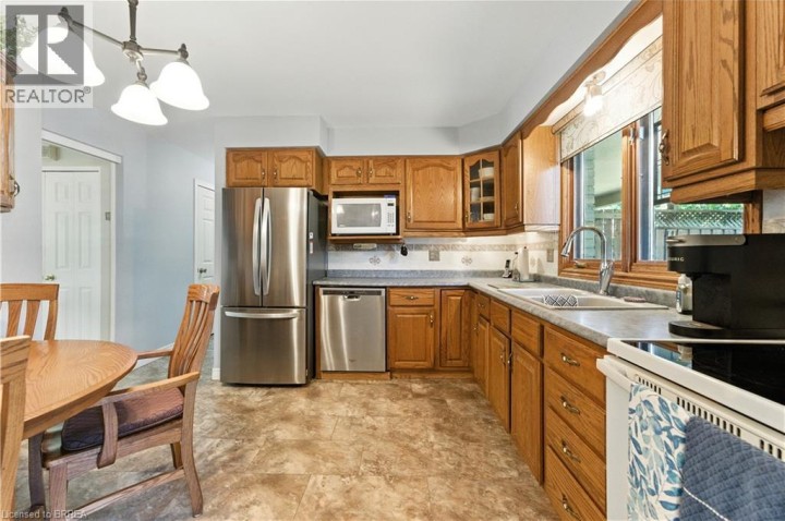 Photo 10 at 7 Palm Crescent, Brantford Photo 10 at 7 Palm Crescent, Brantford