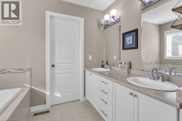 Photo 16 at 424 Alan Crescent, Woodstock Photo 16 at 424 Alan Crescent, Woodstock