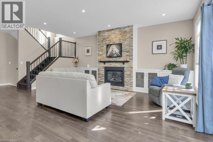 Photo 4 at 424 Alan Crescent, Woodstock Photo 4 at 424 Alan Crescent, Woodstock