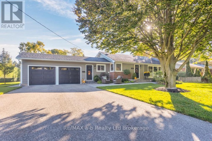 Photo 2 at 16 Charlotte Avenue, Tillsonburg Photo 2 at 16 Charlotte Avenue, Tillsonburg