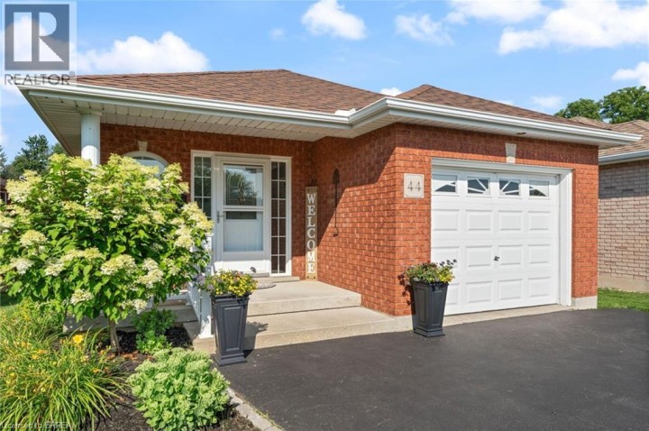 Photo 4 at 44 Macpherson Drive, Innerkip, Woodstock Photo 4 at 44 Macpherson Drive, Innerkip, Woodstock