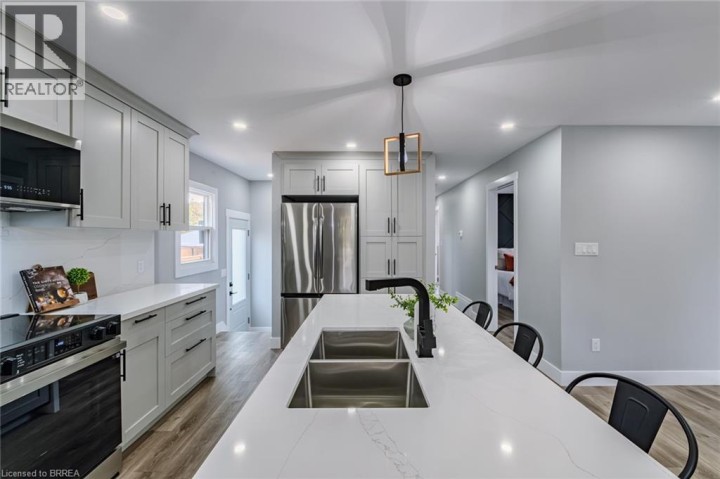 Photo 12 at 10 Uplands Drive, Brantford Photo 12 at 10 Uplands Drive, Brantford