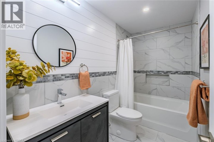 Photo 15 at 10 Uplands Drive, Brantford Photo 15 at 10 Uplands Drive, Brantford