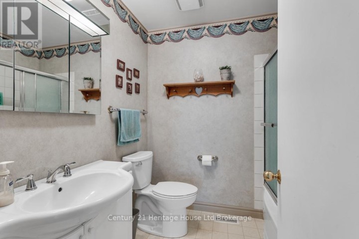 Photo 12 at 10 Parkside Drive, Tillsonburg Photo 12 at 10 Parkside Drive, Tillsonburg