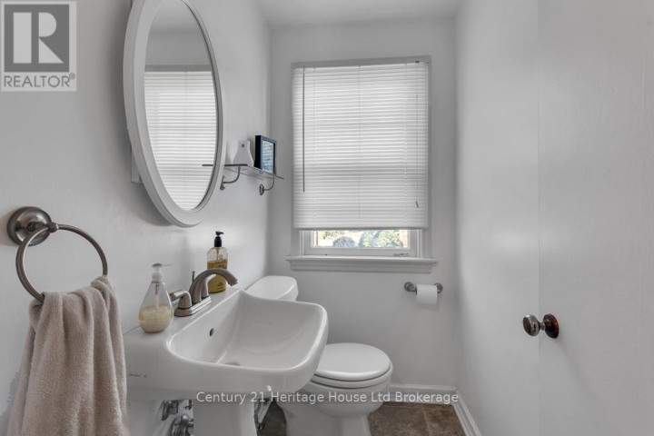 Photo 15 at 10 Parkside Drive, Tillsonburg Photo 15 at 10 Parkside Drive, Tillsonburg