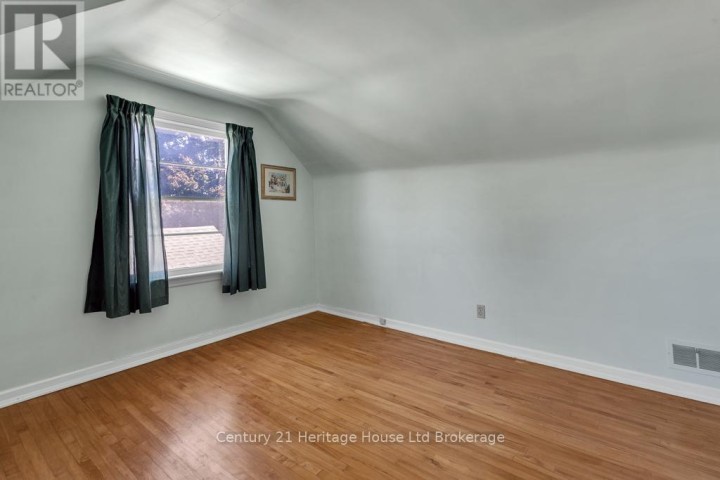 Photo 16 at 10 Parkside Drive, Tillsonburg Photo 16 at 10 Parkside Drive, Tillsonburg