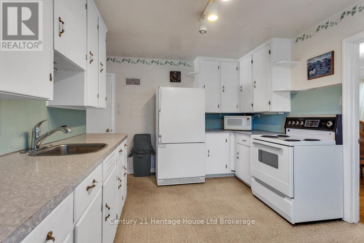 Photo 5 at 10 Parkside Drive, Tillsonburg Photo 5 at 10 Parkside Drive, Tillsonburg