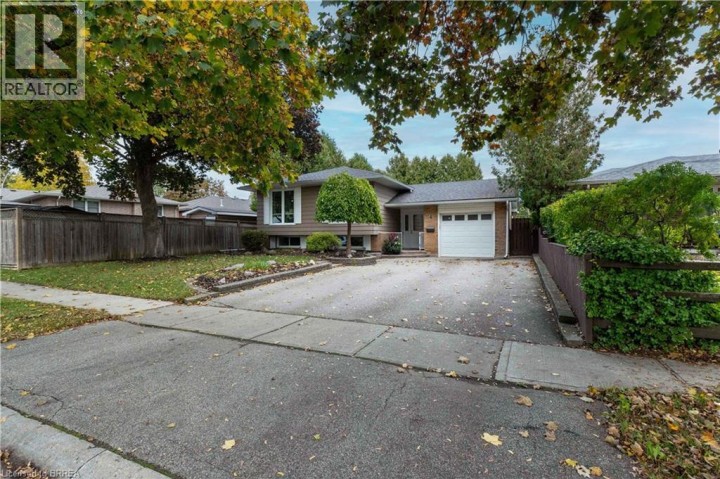 Photo 3 at 4 Adelaide Avenue, Brantford Photo 3 at 4 Adelaide Avenue, Brantford