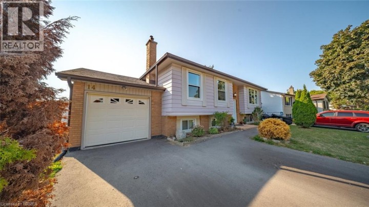 Photo 3 at 14 Melbourne Crescent, Brantford Photo 3 at 14 Melbourne Crescent, Brantford